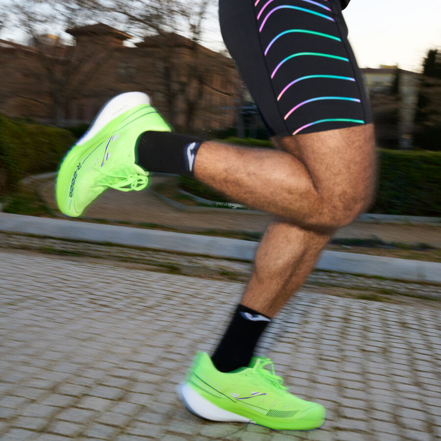 R.2000 Running Shoes